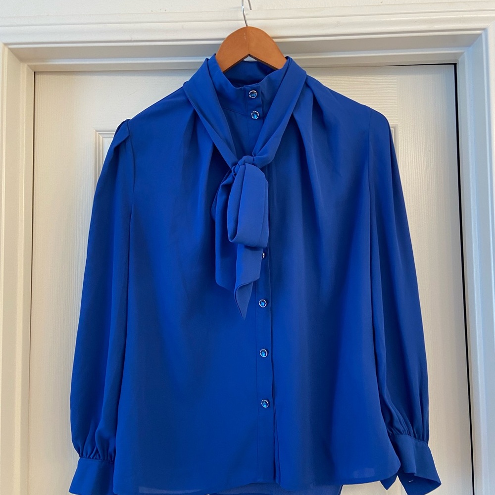 NWOT NY & Company Vibrant Bow Neck Button Down Blouse 💎